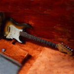 Fender Stratocaster Sunburst 1960 - laterally lying position in case